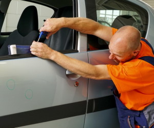 Uitdeuken zonder spuiten