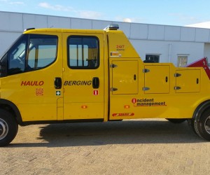 2 nieuwe bergingsauto’s van haulo bv voorzien van een nieuwe laklaag
